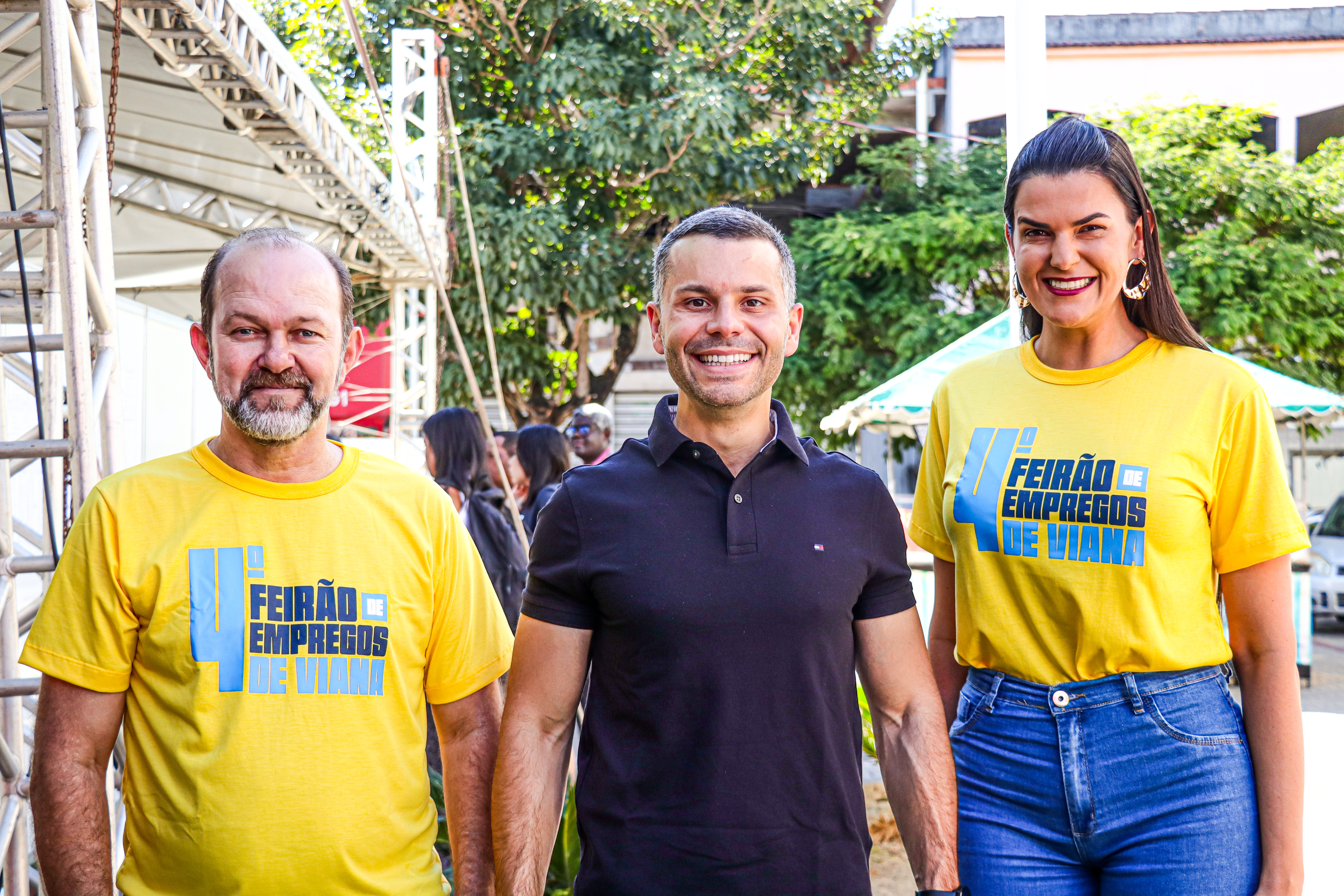 Da esqueda para direita, o Secretário de Trabalho e Assistência Social, Gilmar Mariano; o Prefeito de Viana, Wanderson Bueno; e a Subsecretária de Subsecretária de Qualificação Profissional, Brunela Valiatti l Foto: Kaio Torres