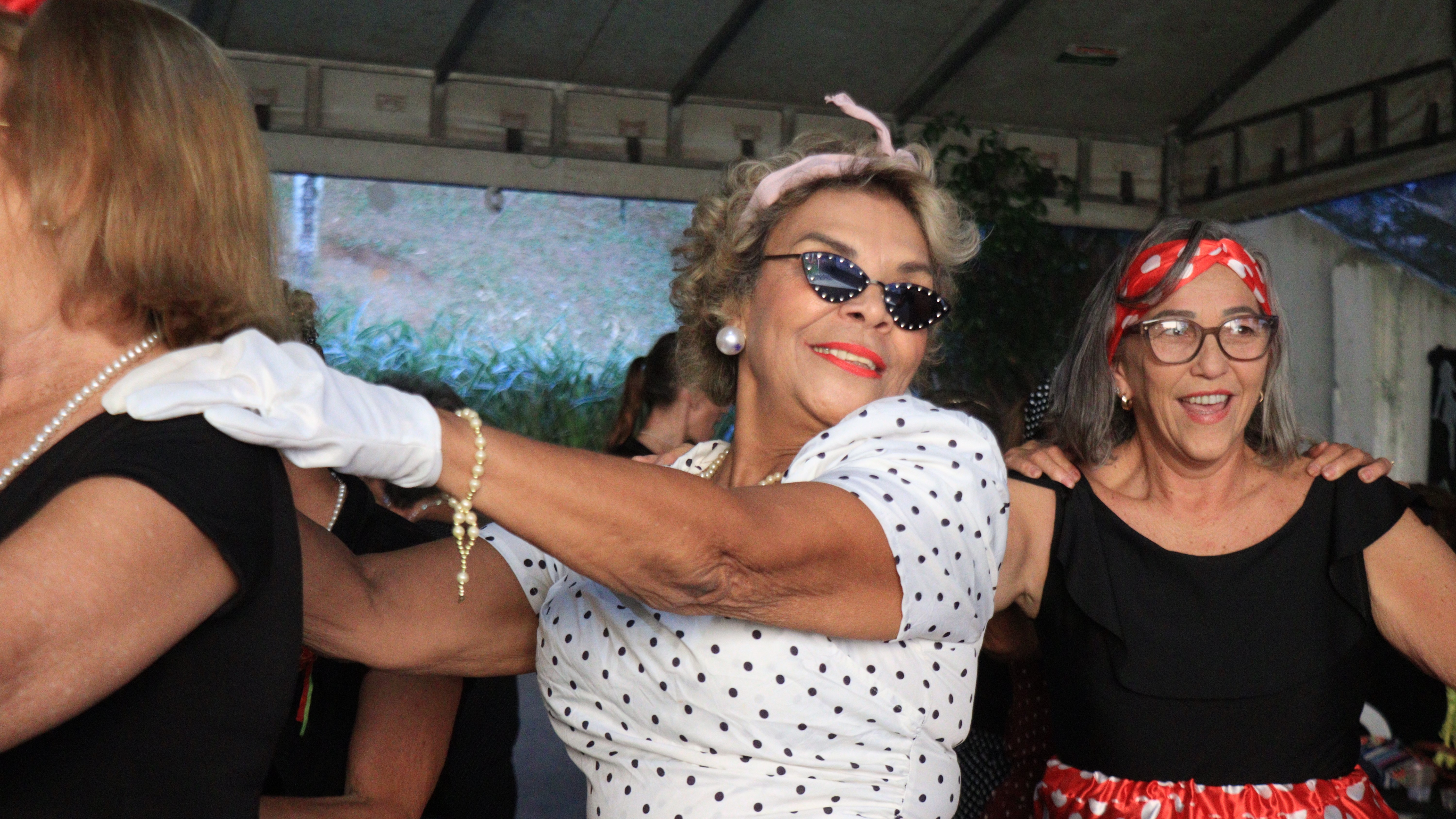 Dançar, sorrir e compartilhar: idosos atendidos pelos CRAS de Viana e Vitória celebram a vida com “Tarde Dançante”