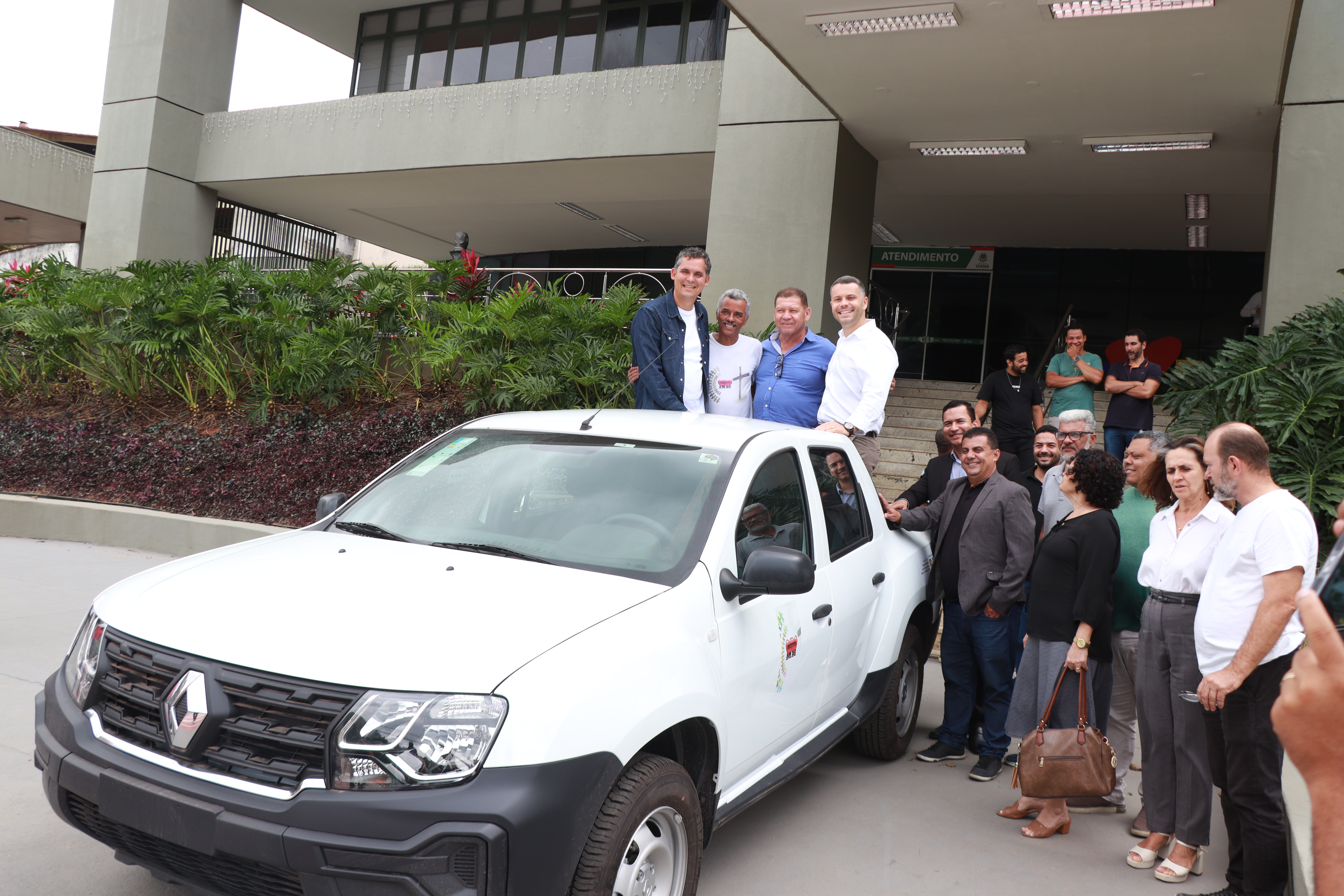 Instituição AMAR recebe novo veículo para reforçar ações sociais em Viana