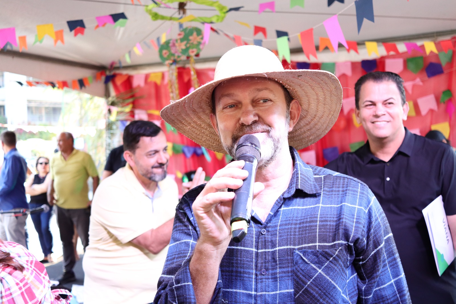 “Hoje celebramos muito mais do que uma festa típica. Celebramos histórias de vida. Celebramos pessoas que ajudaram a construir a nossa cidade. Hoje queremos que todos se sintam em casa. Conversem, reencontrem amigos, façam novas amizades e aproveitem cada momento” secretário de Trabalho e Assistência Social, Gilmar Mariano.